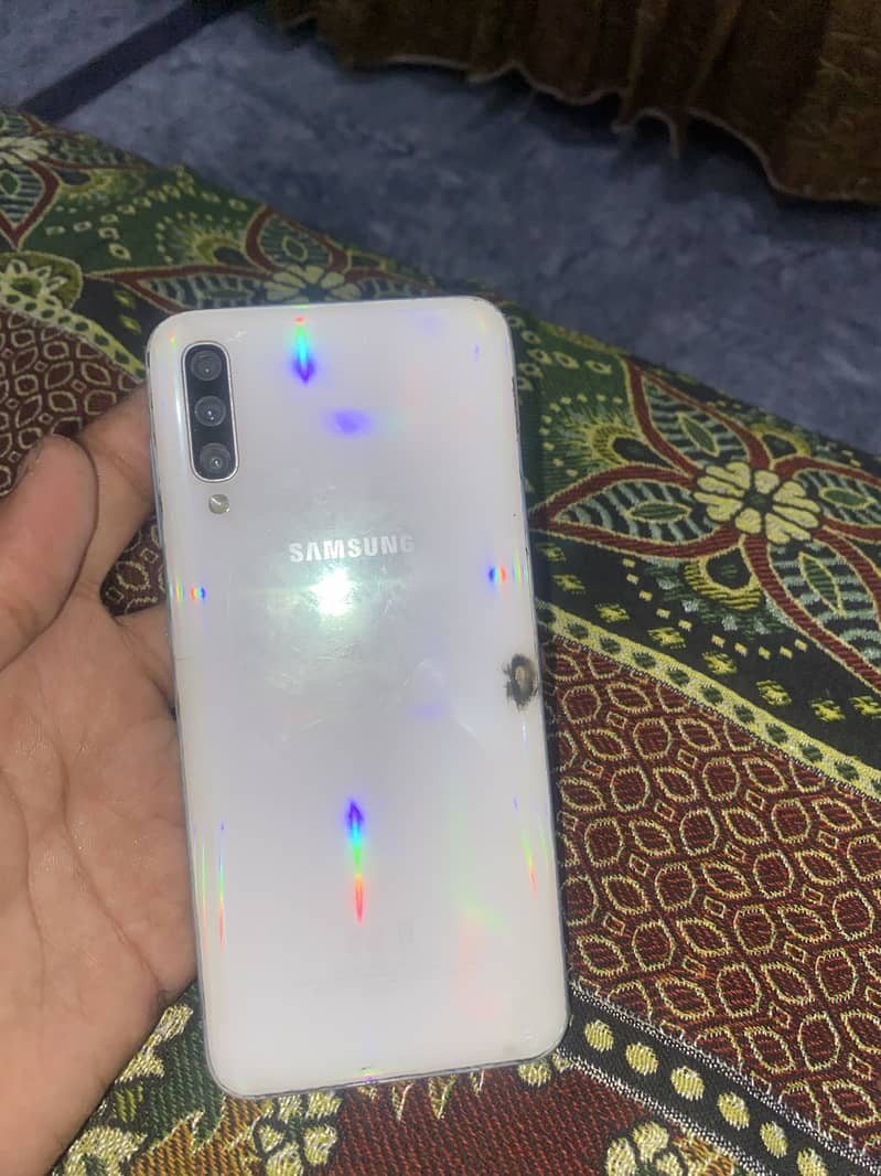 Samsung Mobile A50 1