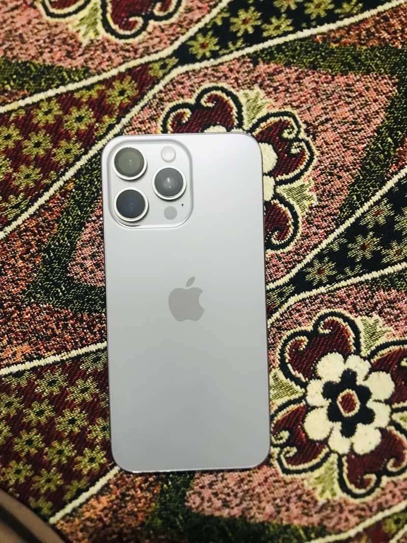 Apple iPhone 15 Pro Max 0