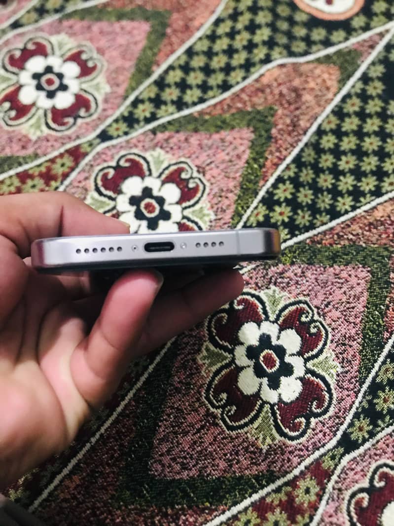 Apple iPhone 15 Pro Max 5