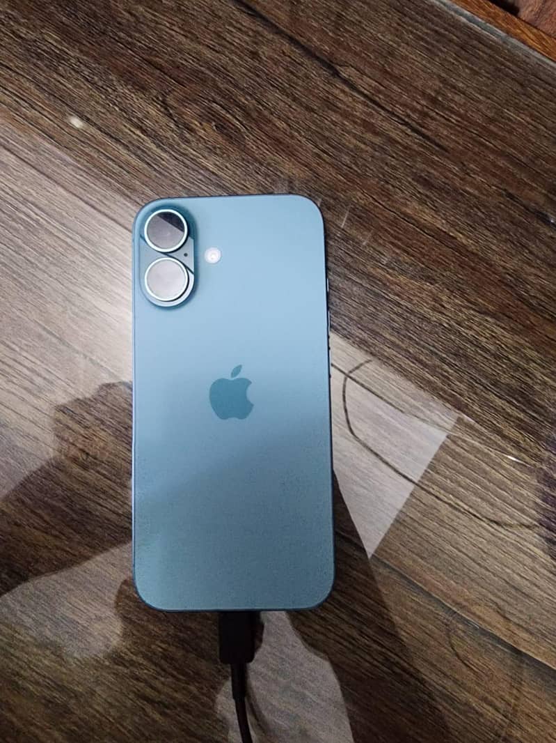 Apple iPhone 16 2