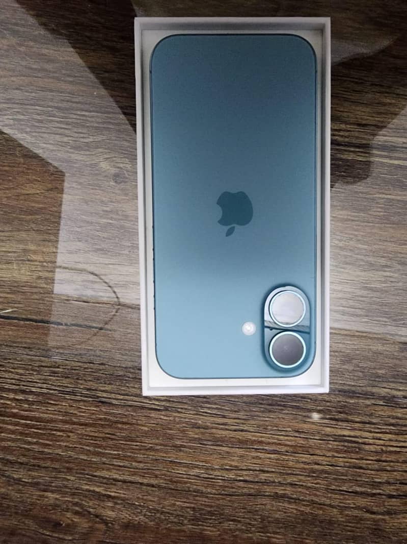 Apple iPhone 16 5