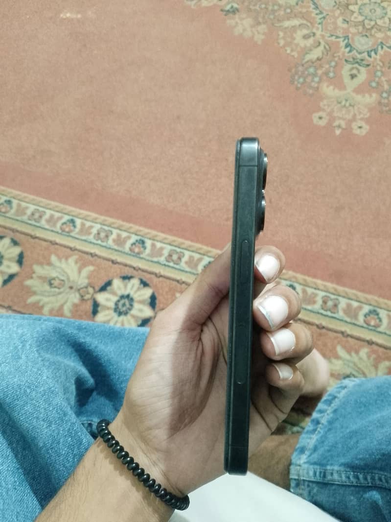 Apple iPhone 15 Pro 1