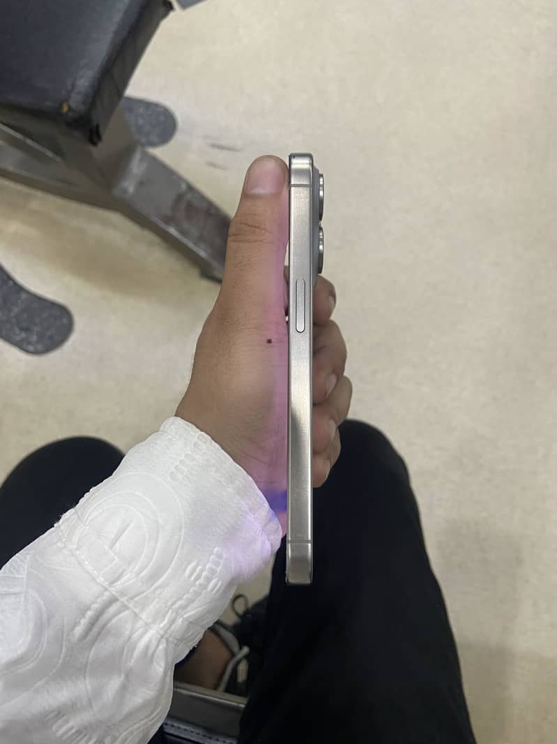 Apple iPhone 15 Pro 2