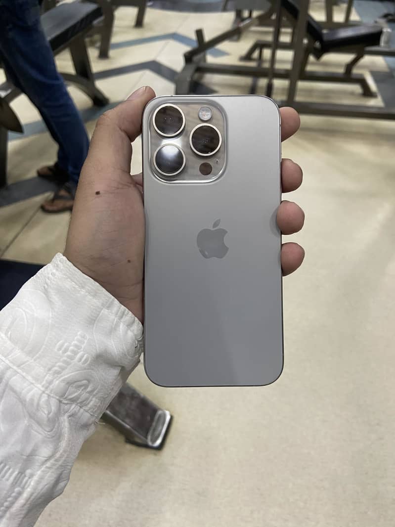 Apple iPhone 15 Pro 3