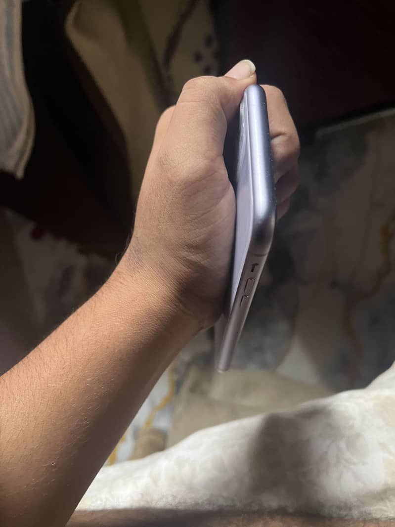 Apple iPhone 11 6