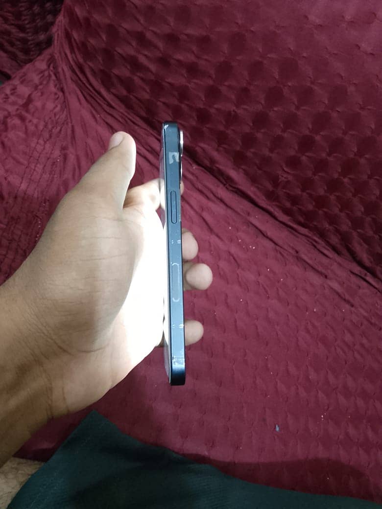 Apple iPhone 13 5