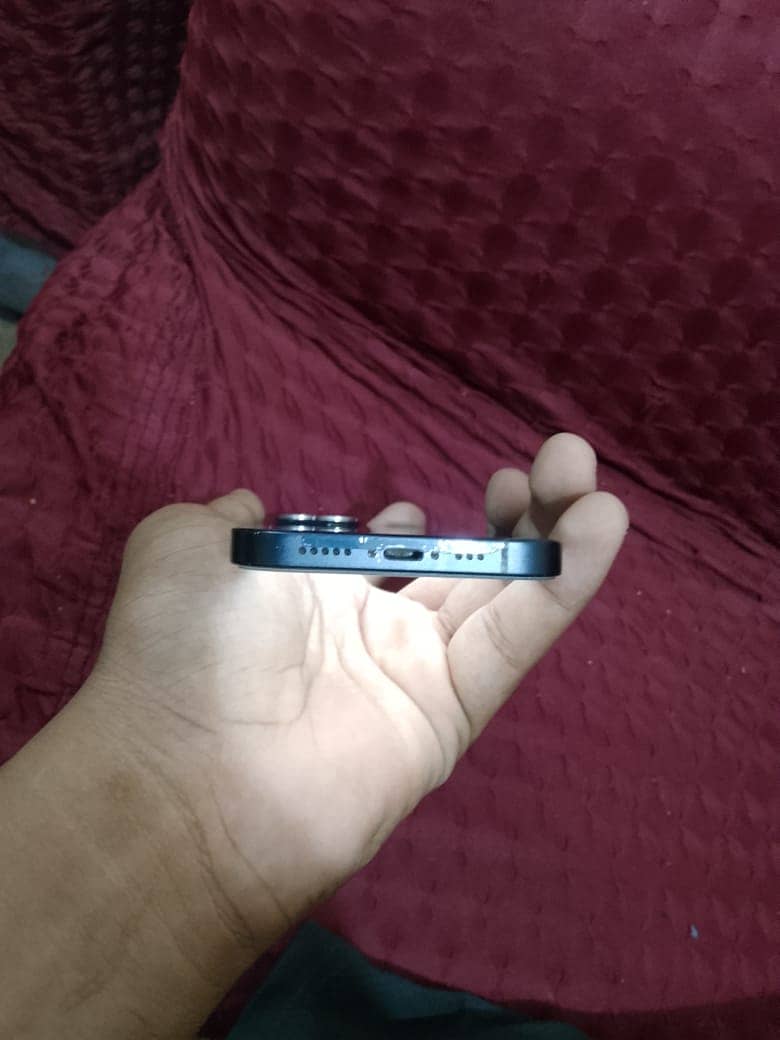 Apple iPhone 13 6