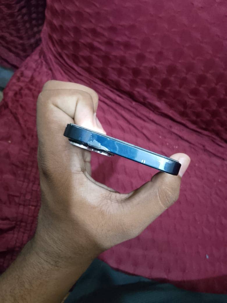 Apple iPhone 13 7