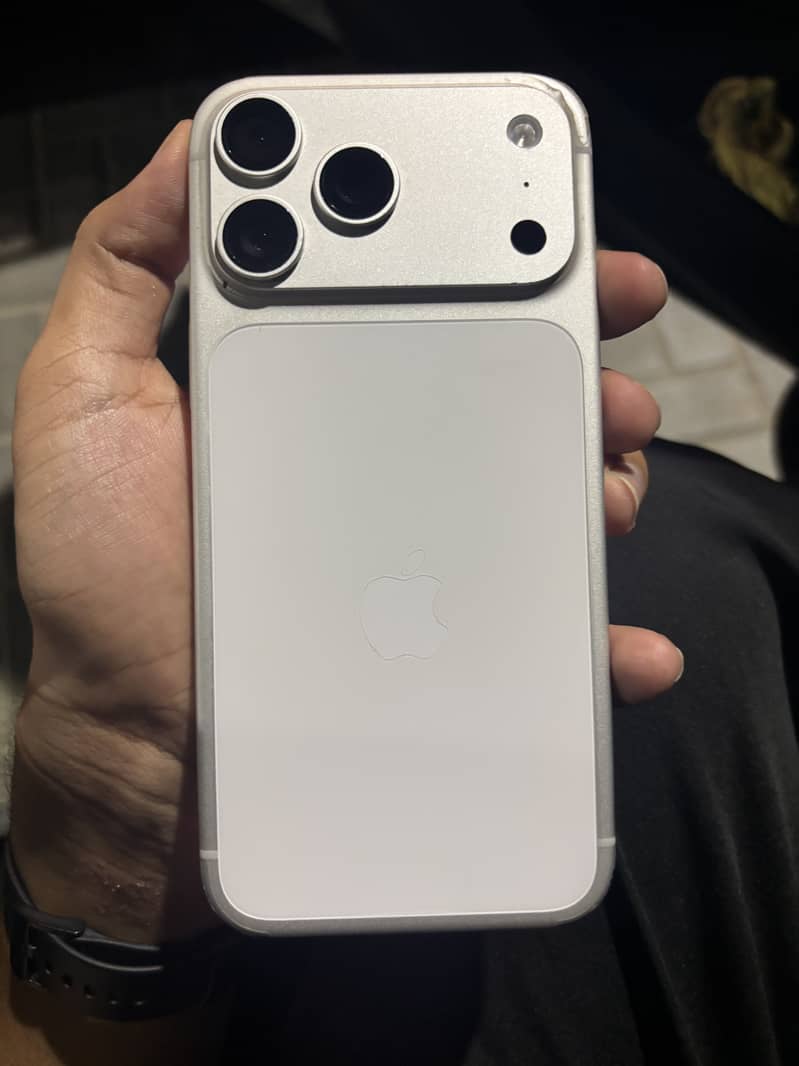 Apple iPhone 17 Pro Max 0