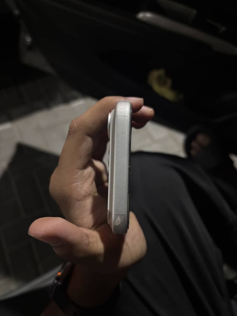 Apple iPhone 17 Pro Max 4