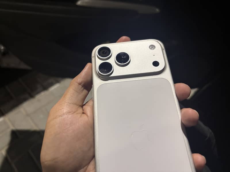Apple iPhone 17 Pro Max 6