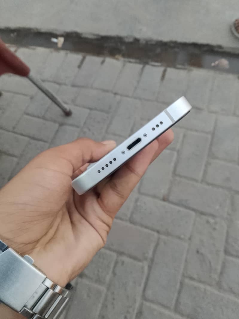 Apple iPhone 14 3