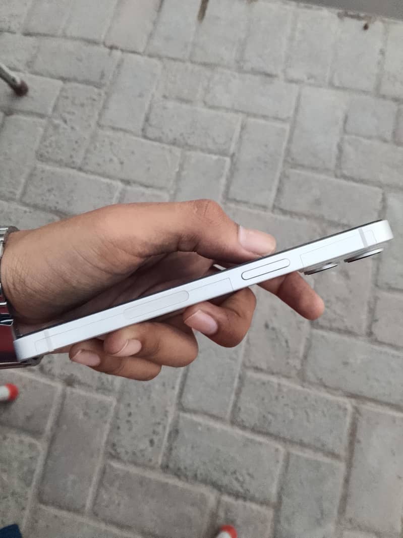 Apple iPhone 14 5