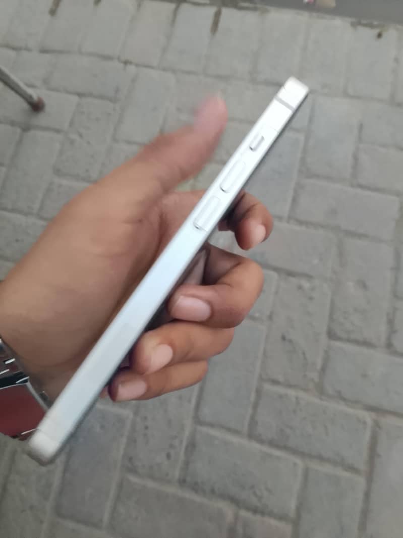 Apple iPhone 14 6
