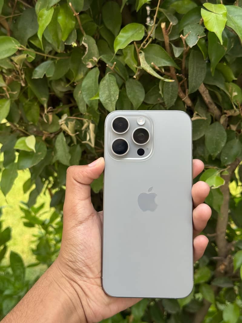 Apple iPhone 15 Pro Max 1