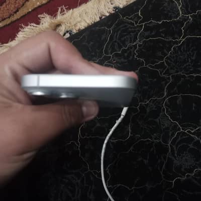 Apple iPhone 15