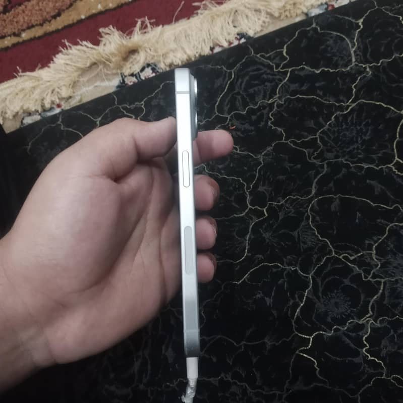 Apple iPhone 15 4