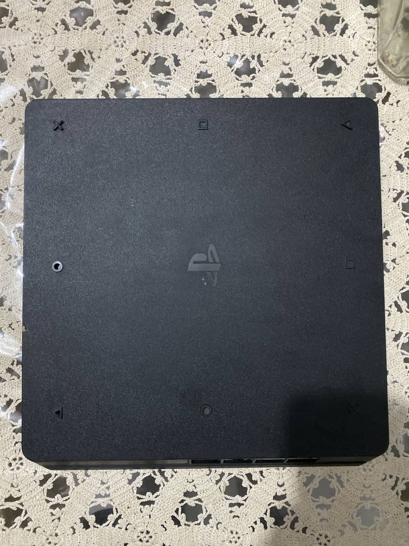 Playstation 4 Slim 1