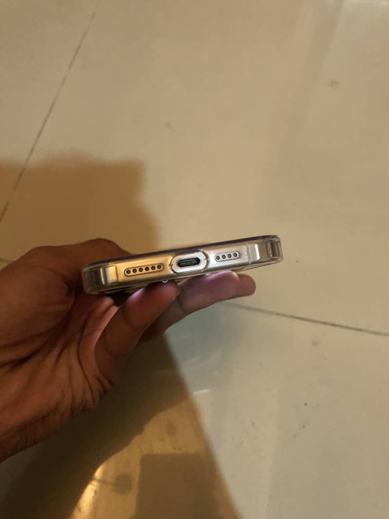 Apple iPhone 15 Pro Max 3