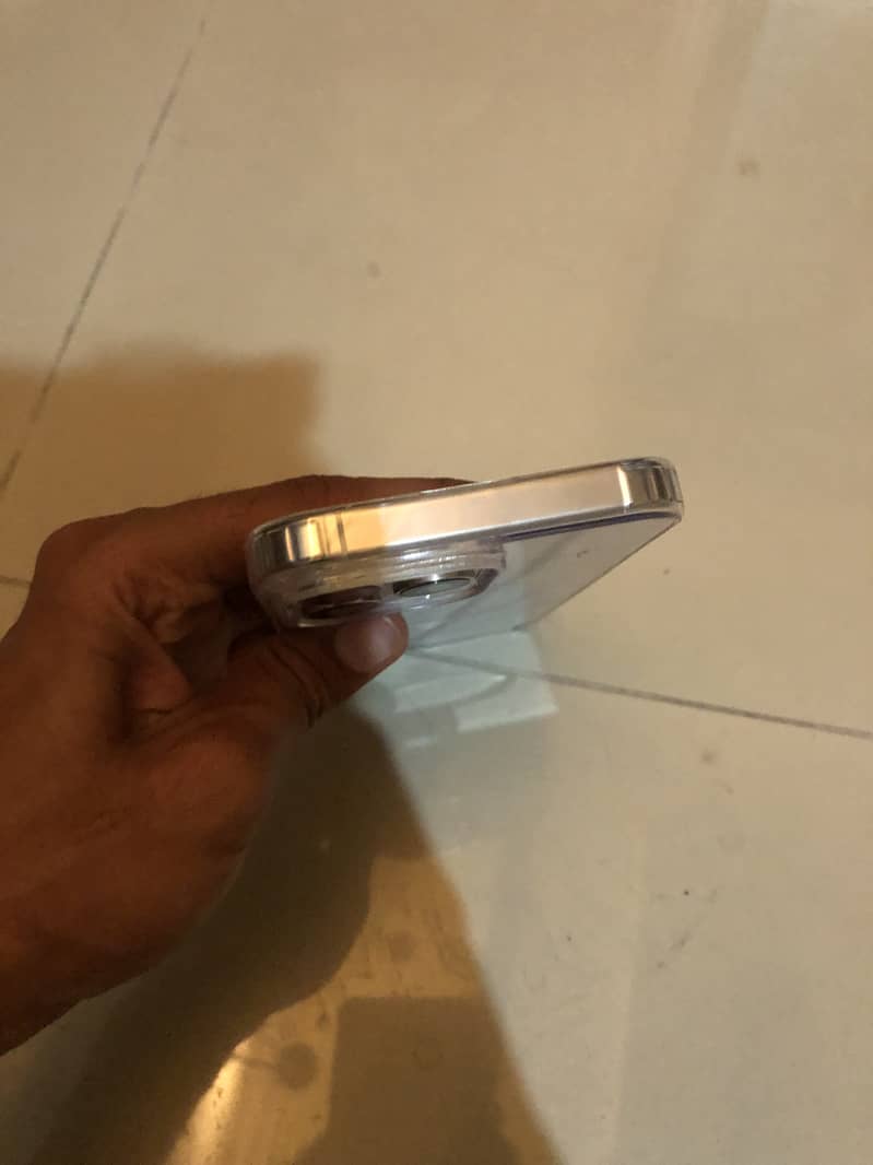 Apple iPhone 15 Pro Max 4
