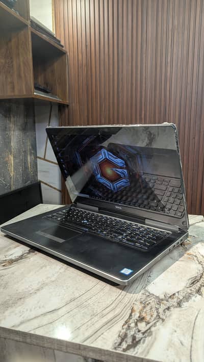 Dell Precision 7720 Xeon | 8GB | 256GB SSD | 8GB P4000
