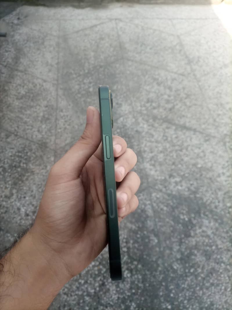 Apple iPhone 13 2