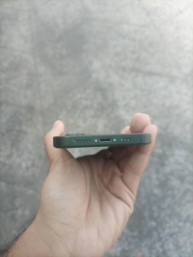 Apple iPhone 13 3