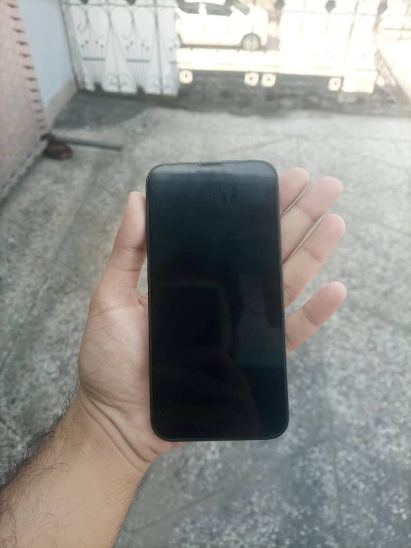 Apple iPhone 13 4