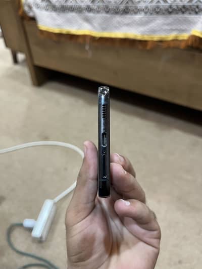 I want to sale my mobile!! With charger only serious buyers!!