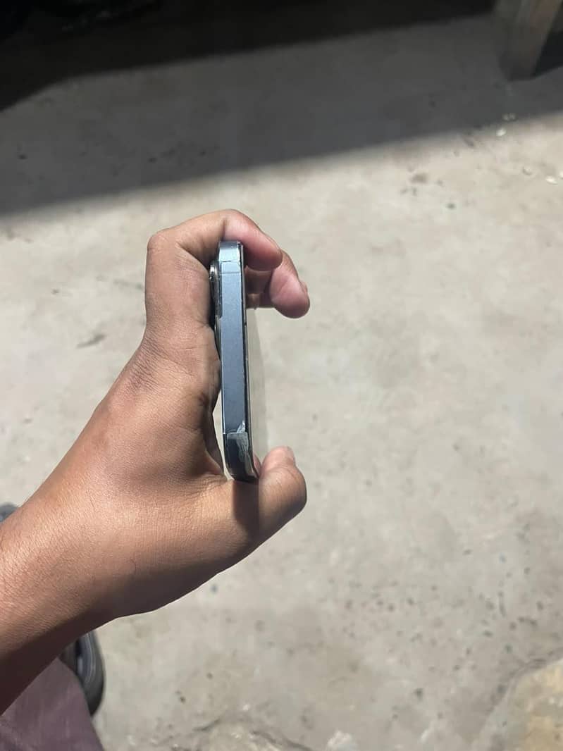 Apple iPhone 13 Pro Max 2