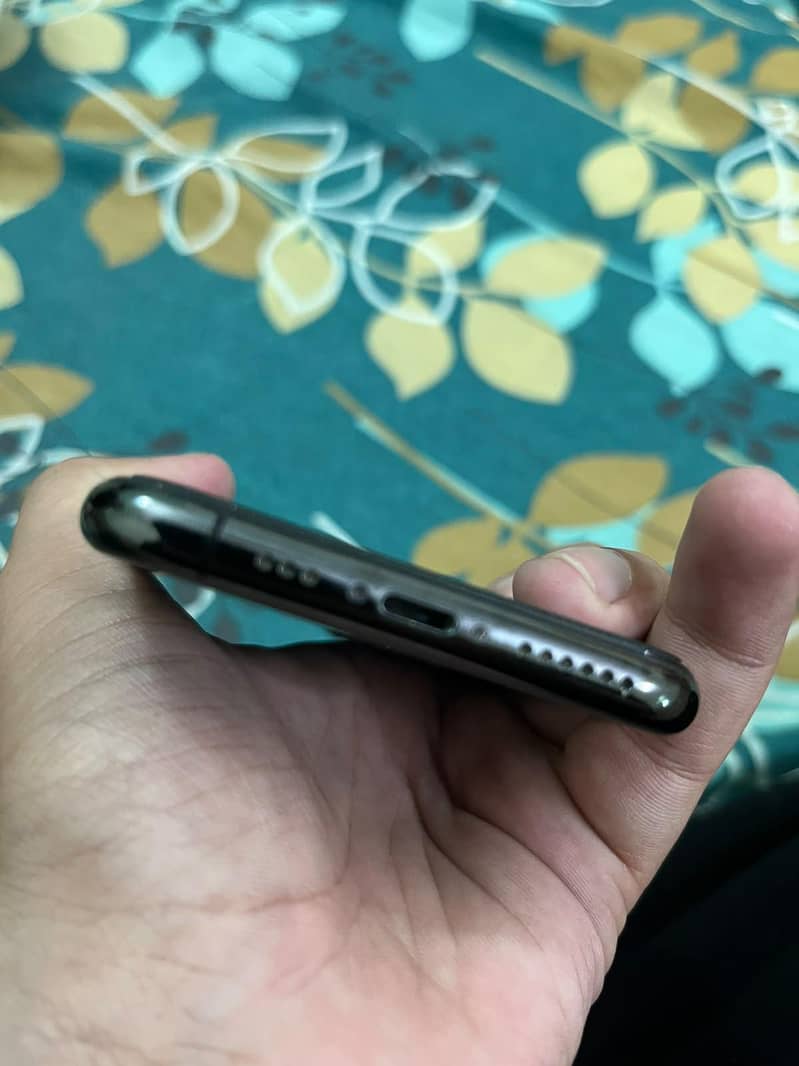 Apple iPhone 11 Pro 1