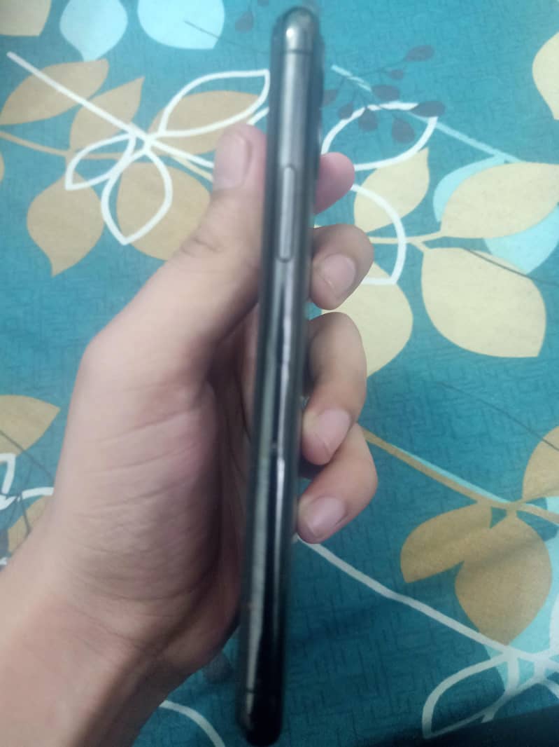 Apple iPhone 11 Pro 2