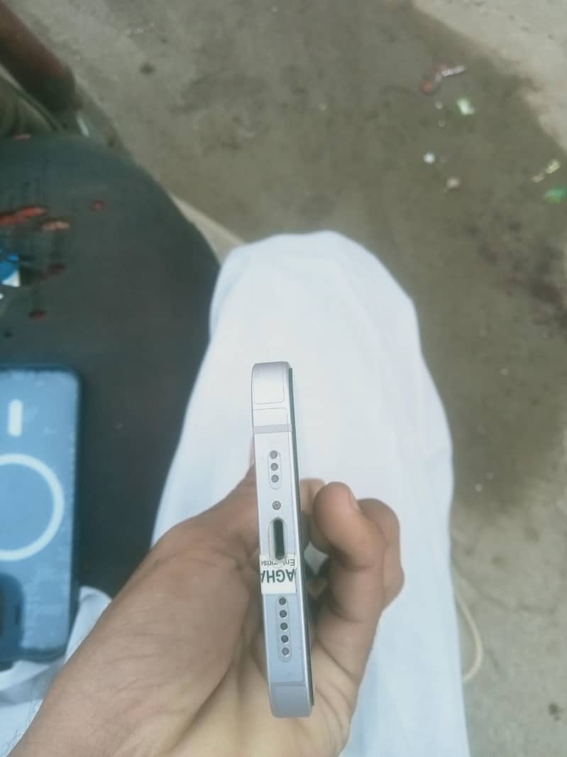 Apple iPhone 13 mini 4