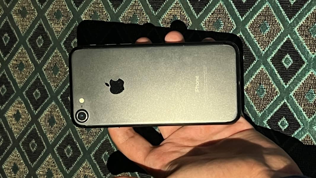 Apple iPhone 7 0