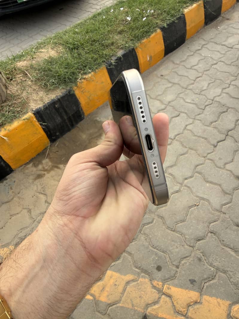 Apple iPhone 15 plus 2