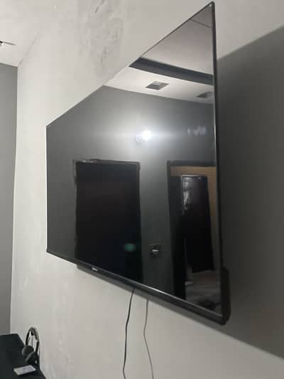 : Brand New QSENCE Smart LED TV (Borderless Design)
