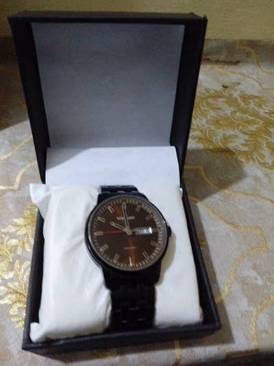 Attractive and imported watch with also box available