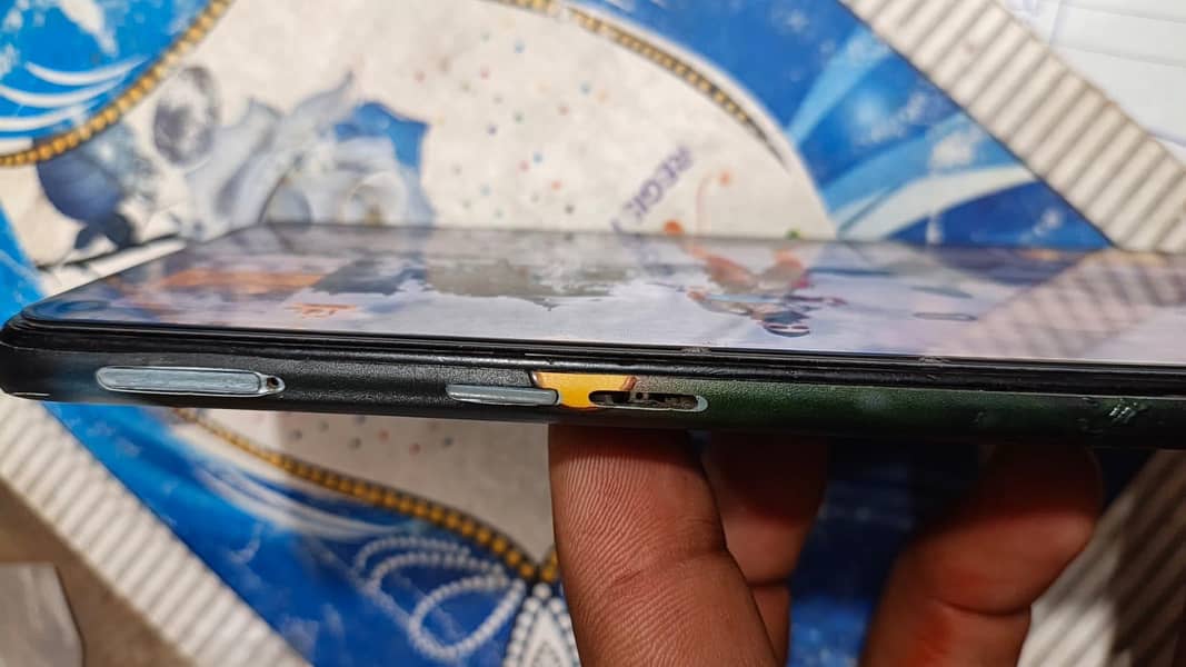 OPPO A76 1