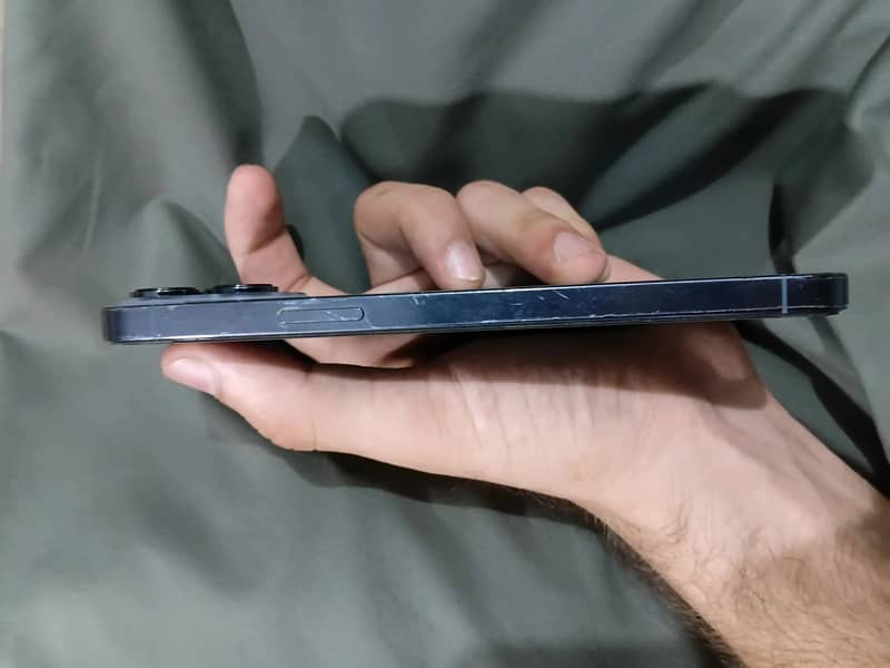 Apple iPhone 13 Pro Max 2