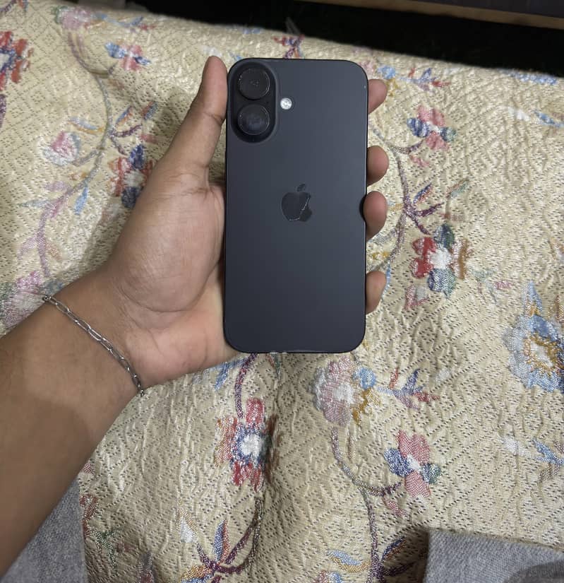 Apple iPhone 16 0