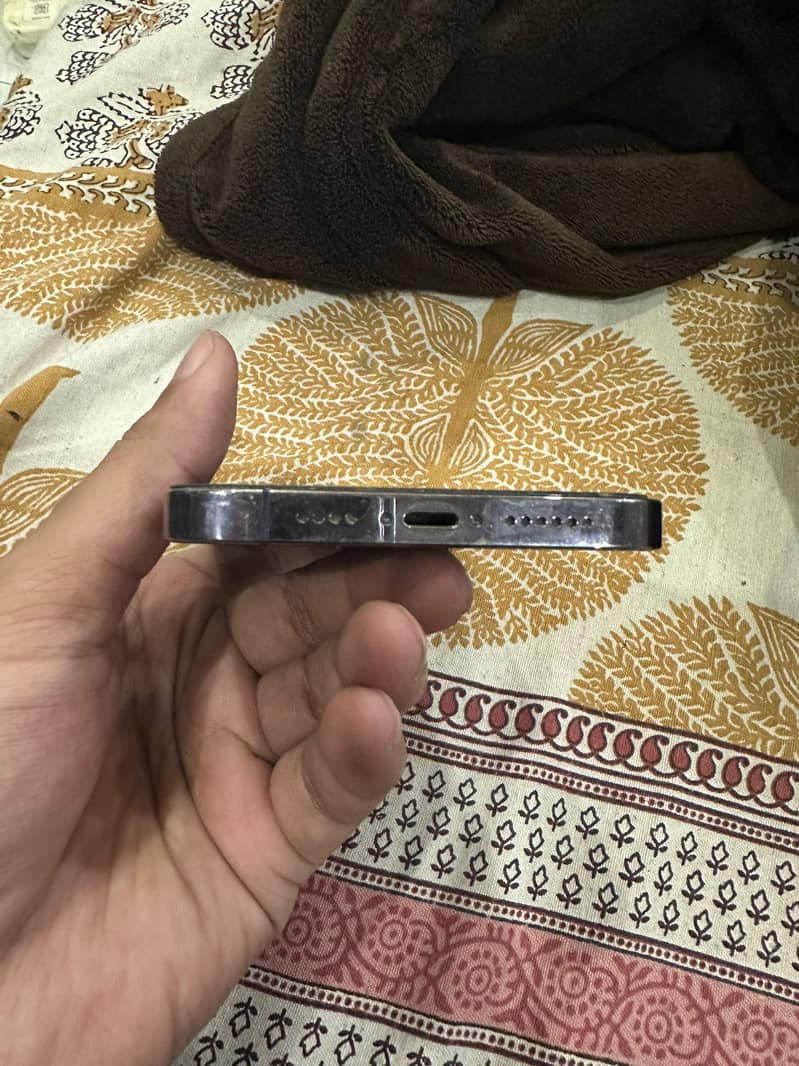 Apple iPhone 14 Pro Max 6