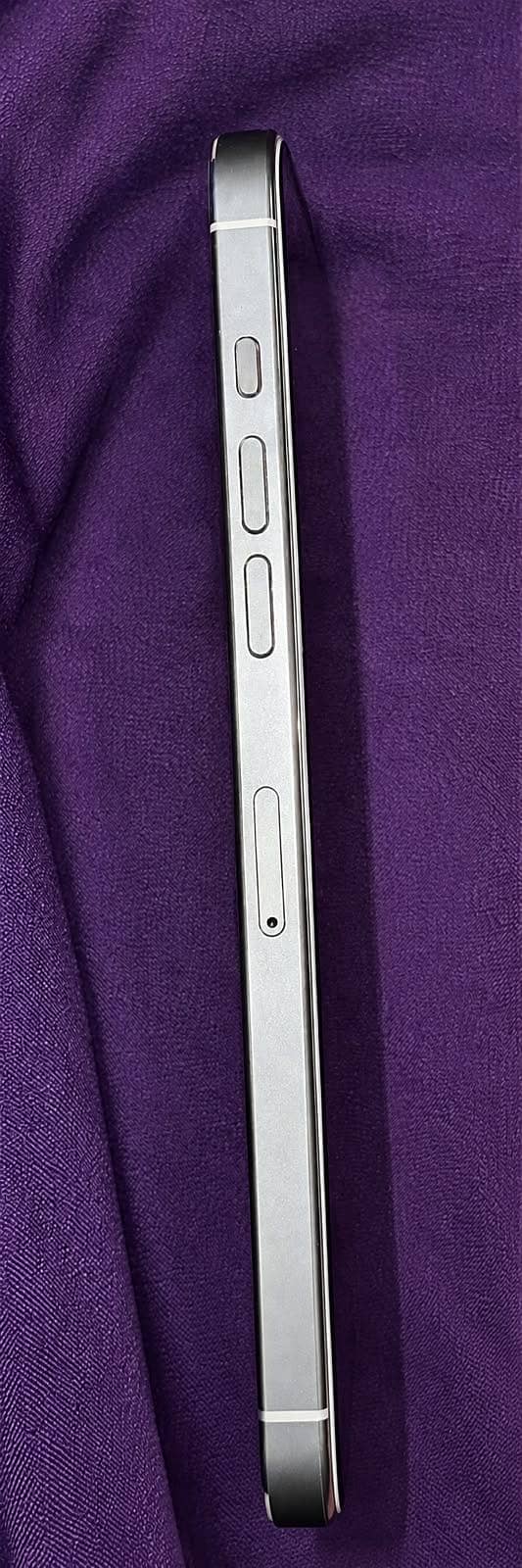 Apple iPhone 16 Pro Max 2