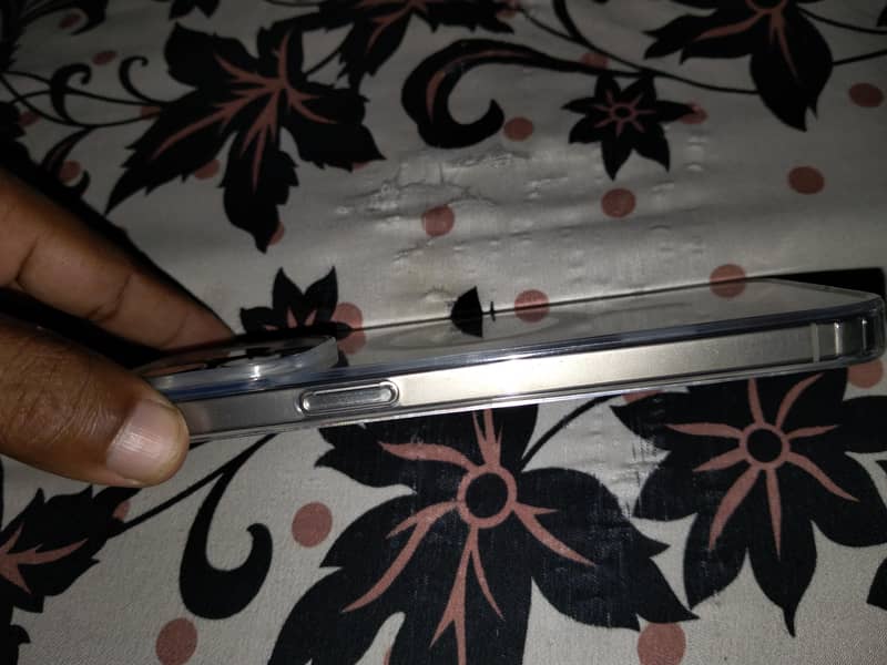 Apple iPhone 15 Pro Max 4
