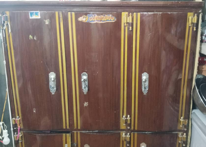 مضبوط لوہے کی تین خانوں والی وارڈروب — بہترین حالت 5