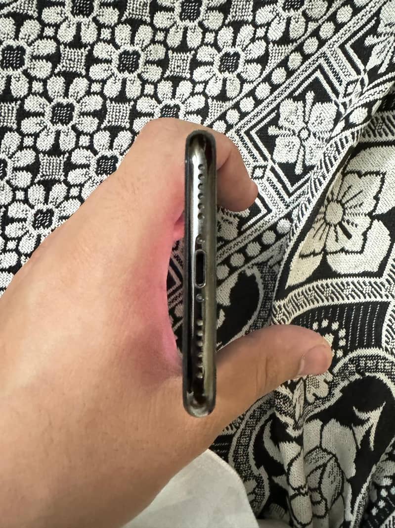 Apple iPhone X 3