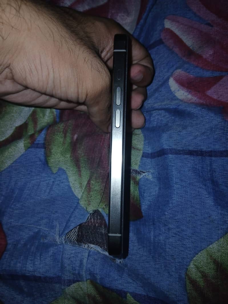 Apple iPhone 15 Pro 4