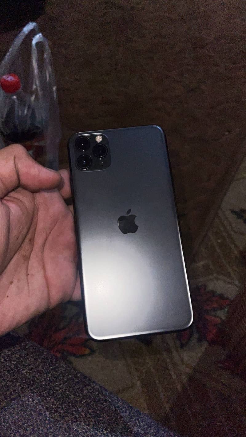 Apple iPhone 11 Pro Max 2