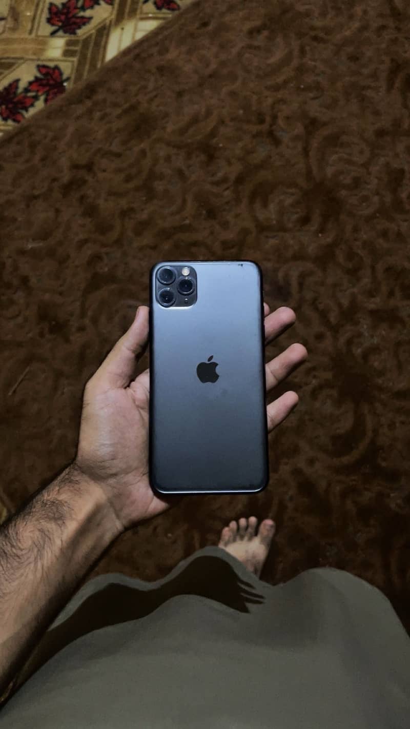 Apple iPhone 11 Pro Max 4