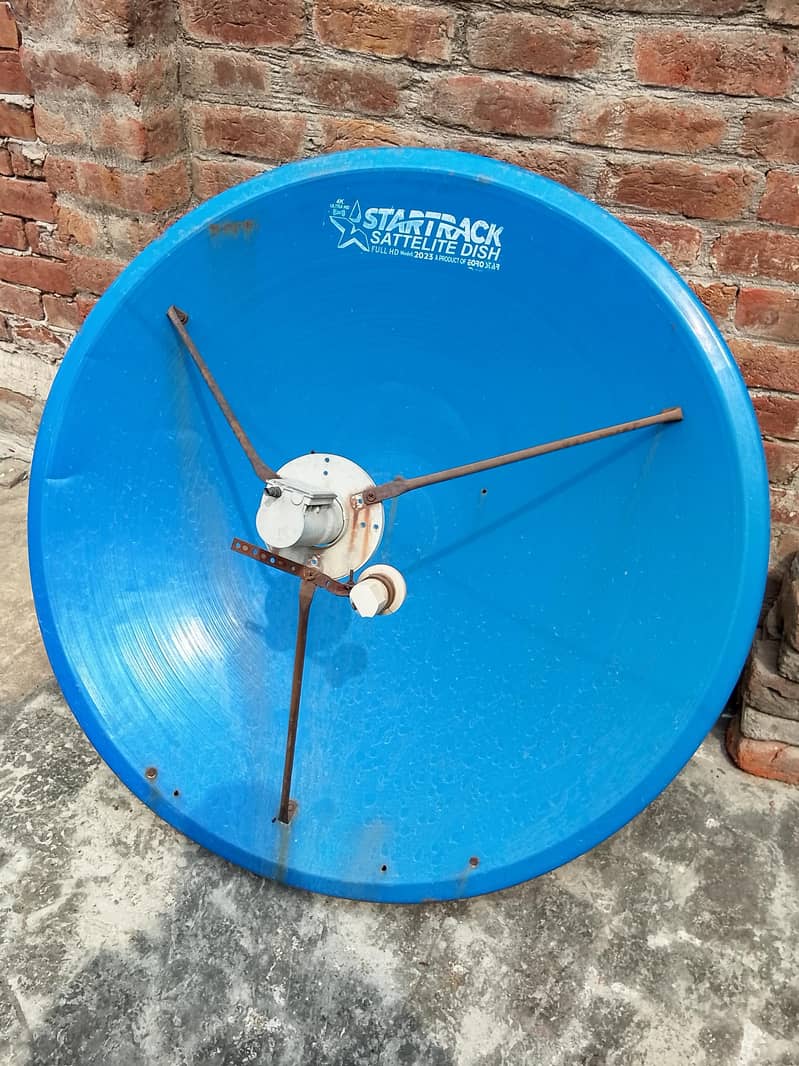 Dish with receiver 0