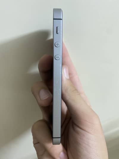 Apple iPhone SE